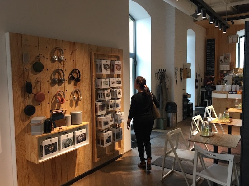 BeoSound tes avis Bang Olufsen google assistant airplay cafe store