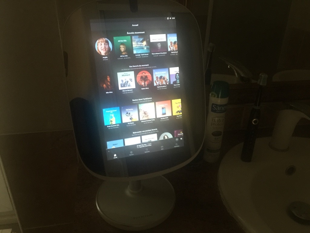Spotify sur HiMirror Mini Premium Spotify sur HiMiSpotify sur HiMirror Mini Premiumrror Mini Premium