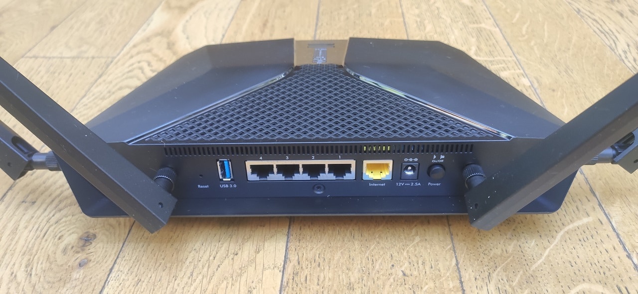 Connectique Nighthaw RX50 AX6 netgear routeur