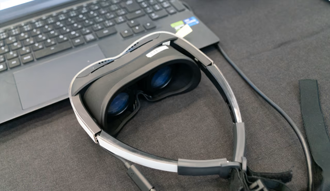 Sharp VR Glass prix