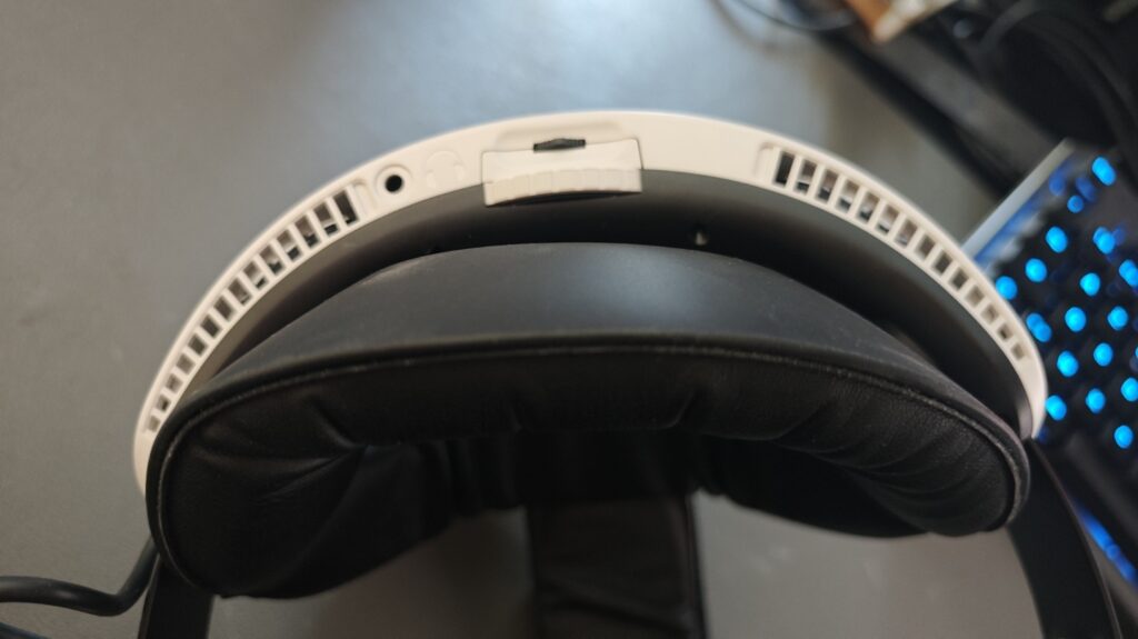 réglage vitesse des 3 ventilateurs et pris audio 3,5 mm réglage vitesse des 3 ventilateurs et pris audio 3,5 mm